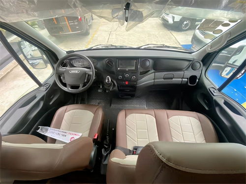 國五隆翠家用房車 實(shí)木家具版C10五座房車，匠心打造移動(dòng)溫馨之家